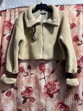 Boohoo Cream Sherpa-Lined Cropped Jacket with Brown Trim